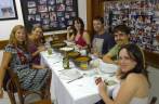 Coma amiga Ana, os padrinhos Rafa e Laura e os sobrinhos Leo e Karen, no restaurante Pirão, em Vitória - ES
